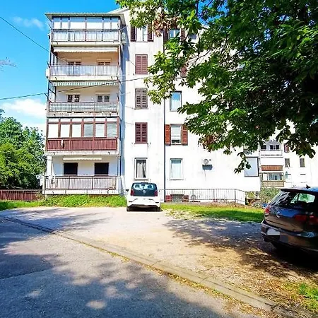 Leona Apartamento *