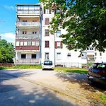 Leona Apartman *