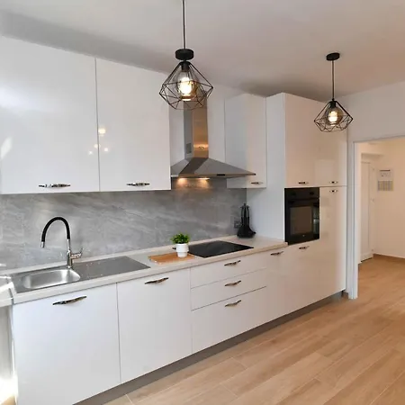 Leona Apartamento *
