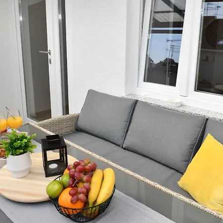 Leona Apartman *