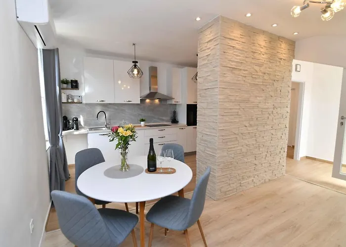 Leona Apartman *