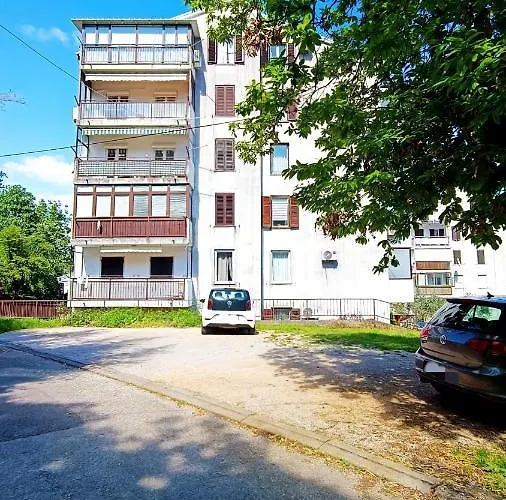 Leona Apartman *